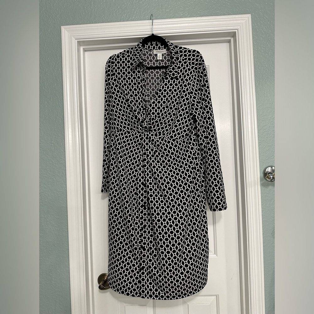 Great maternity work dress with knot feature